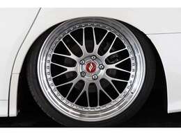 WORK　ZISTANCEW10Mの21インチアルミホイールをインストール♪　アルミホイールの変更が可能です（一部費用のかかるものもあります）詳しくはスタッフまで♪