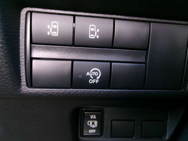 両側オートスライドが装備されております。運転席からもボタン1つで操作出来ます。