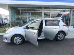 5ドアで乗り降り荷物の出し入れ楽です