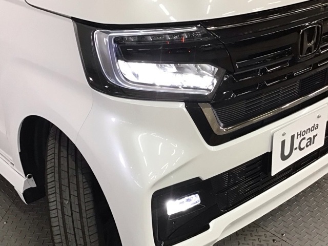 【LEDヘッドライト】ディスチャージヘッドライト（HID）と同等の明るさで、夜道や雨天走行が明るく視界良好！！　フォグライトも装備で、安心感さらにUPです♪安心ドライブを楽しんで下さい♪