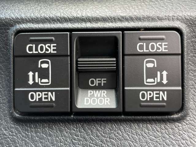 「両側パワースライドドア」　左右スライドドアは電動開閉が可能♪車内のスイッチやキーで操作ができます♪