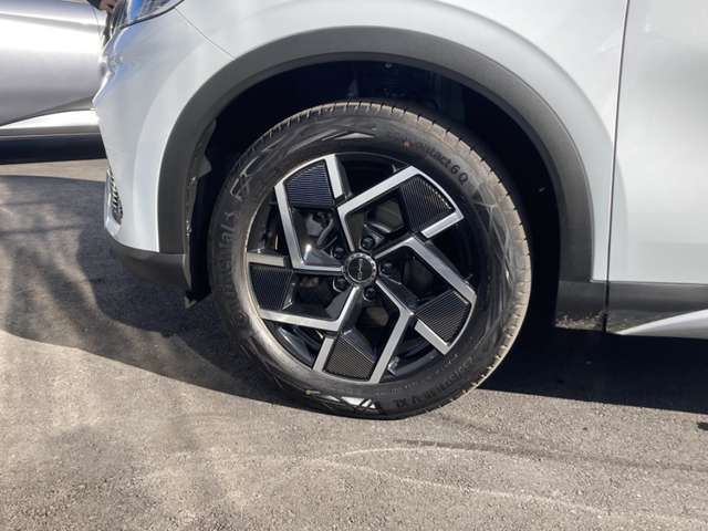 235/50-18　電気自動車特有の専用タイヤや特殊サイズではないので、タイヤ履替時のランニングコストが控えられます！