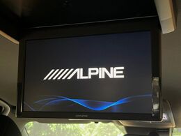 【フリップダウンモニター】大画面モニターで後席でもエンタメをお楽しみいただけます。小さなお子様にも大人気の装備です♪