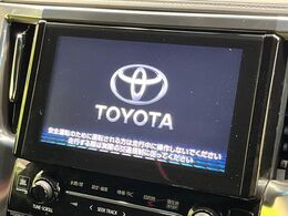 【メーカー純正ナビ】インテリアに溶け込むスタイリッシュな「専用設計」メーカーナビを装備♪視認性や操作性など基本性能にも優れ、より上質なカーライフをお楽しみいただけます。