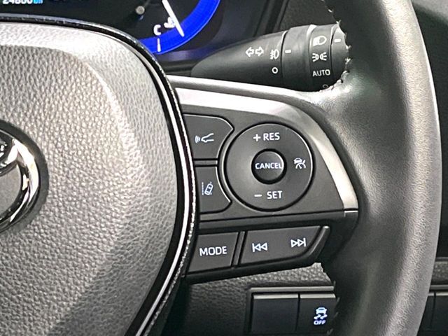 【レーダークルーズコントロール】高速道路での長距離走行が楽に！！自動で速度を保つクルーズコントロールが、衝突軽減システムと連携し、前方の車両を感知して車間を保つように速度調節してくれます！！