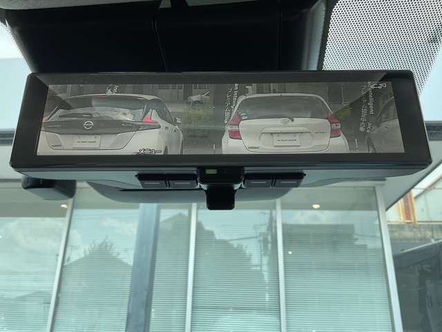 大好評「インテリジェントルームミラー」！車両後方のカメラ映像がミラーに映るので、乗員や荷物が多くても安心♪夜間や悪天候の日でもクリアな映像で視界良好です◎