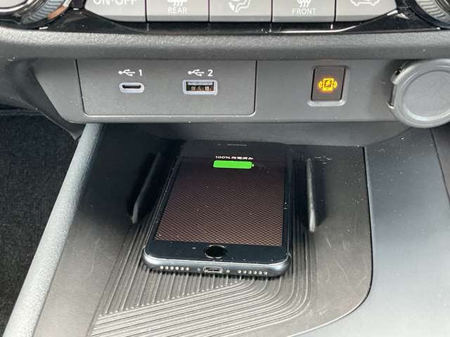 置くだけ充電QIが備わっております！！