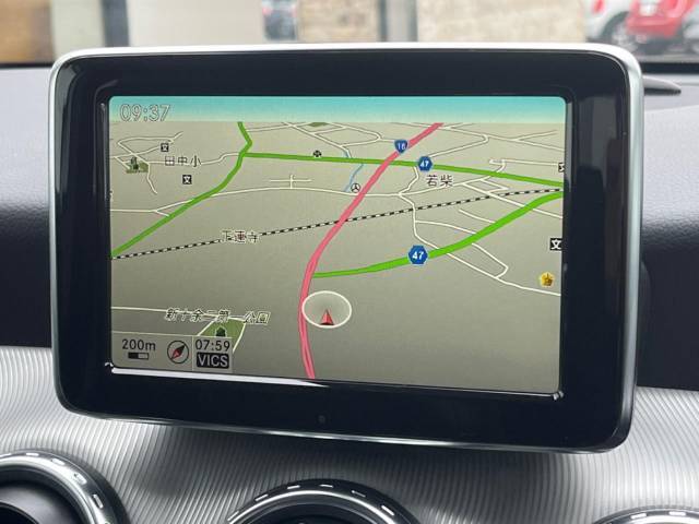 ●ベンツ純正ナビ:一体感のあるナビは、高級感ある車内を演出してくれます。Bluetooth再生などオーディオ機能も充実しておりますので、運転もより楽しめ