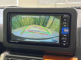 【バックカメラ】駐車時に後方がリアルタイム映像で確認できます。大型商業施設や立体駐車場での駐車時や、夜間のバック時に大活躍！運転スキルに関わらず、今や必須となった装備のひとつです！