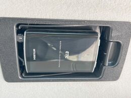 【ETC】高速道路の料金所をストレスなく通過！話題のスポットやサービスエリアに多い「スマートIC」利用時は必須のアイテムです。当店でセットアップを実施、ご納車当日からすぐにご利用いただけます！