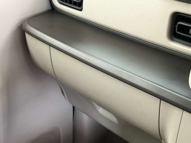 エアコンはオートエアコンでプラズマクラスター機能を搭載しており、車内空間を清潔に保つことができます。