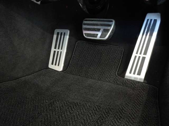 Fスポーツ専用アルミペダル