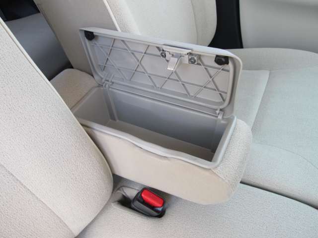 運転席アームレスト