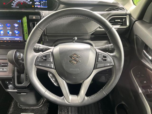 【純正革巻きステアリング】上質な革を使用することで、手にしっかり馴染みとても運転しやすいハンドルです♪