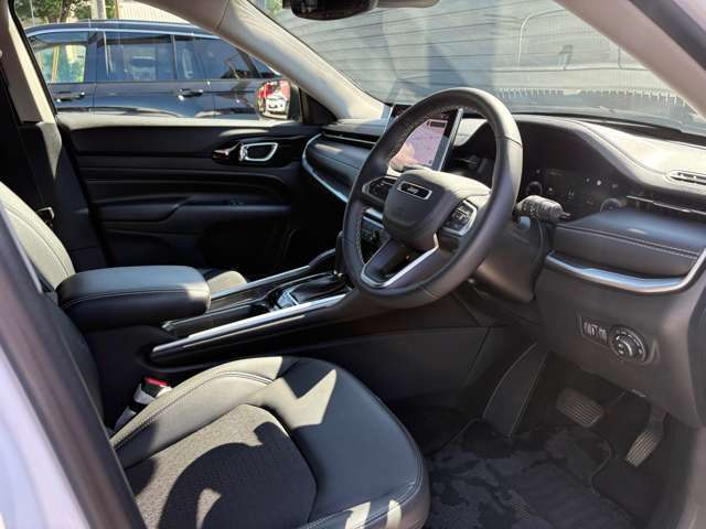内装：車両の状態やシートのよれ等、お気付きの箇所がございましたらお写真にてお送り致しますのでお気軽にお申し付けくださいませ