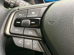 【ステアリングスイッチ】運転中、前方から目線をそらすことなく、オーディオ等の操作が可能な便利機能！安心＆快適なドライブを演出してくれます♪