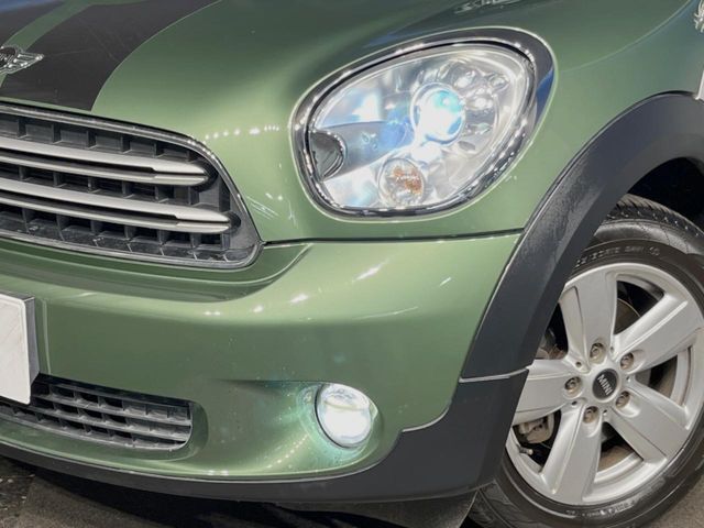 ●HIDヘッドライト：明るく前方を照らしてくれるので、悪天候や夜間の走行時も視界良好で安心してお乗りいただけます。