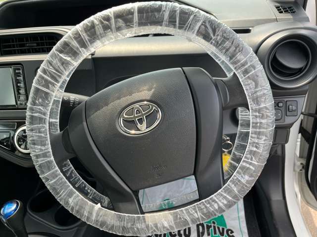 ハンドルも操作性良好です！車内もクリーニングしてのお引渡しになります。