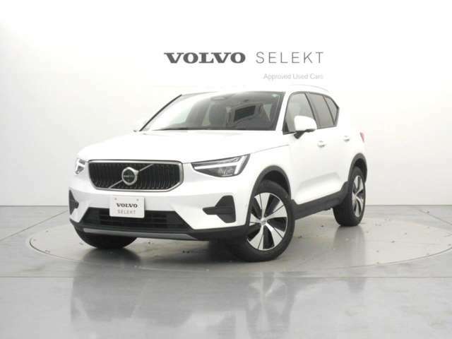 都市を駆け巡る本物のSUVとして、XC40は開発されました。スカンジナビアの独創性と都会的な雰囲気を身にまとった、都市で生活するあなたのために作られた一台です。