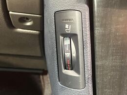 【シートベンチレーション】夏場は涼しい風でお尻や背中の熱やムレを防ぎ、冬はエアコンよりも早く温まってポカポカに！季節を問わず快適に過ごせます。