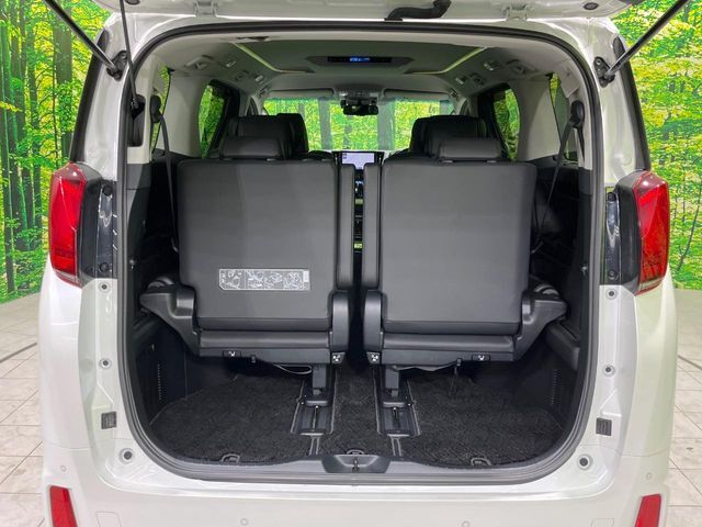 【パワーバックドア】スマートキーや運転席のボタンを押すだけでリアゲートが自動で開閉します！荷物を持っている時や、高い位置にあるバックドアを閉める際に便利な機能です♪
