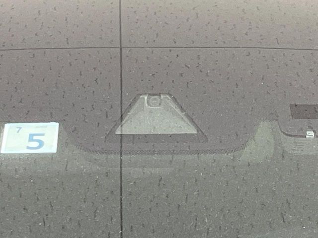 【トヨタセーフティセンス】走行中に前方の車両等を認識し、衝突しそうな時は警報とブレーキで衝突回避と被害軽減をアシスト。より安全にドライブをお楽しみいただけます。