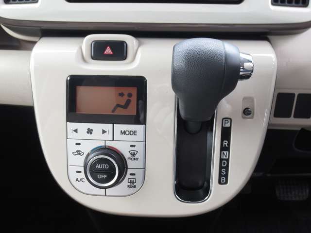 運輸局指定自社工場にて前オーナーの使用状況を踏まえ専門のメカニックが迅速・丁寧に作業し、快適なカーライフをサポートいたします！アフターサービスもお任せ下さい！整備内容は記録簿でご確認いただけます！！