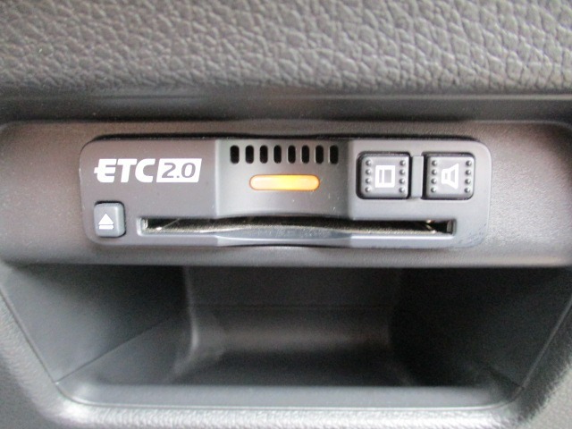 ETC2.0搭載車です。高速道路と自動車が情報を連携して、渋滞の迂回ルートを教えてくれたり、安全運転をサポートしたり、災害時の適切な誘導をして切れたりととても便利です。