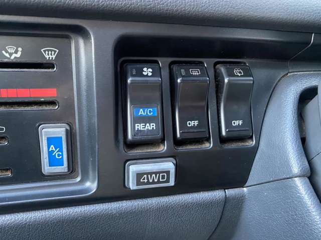 4WDと2WDの切り替えはスイッチにて。