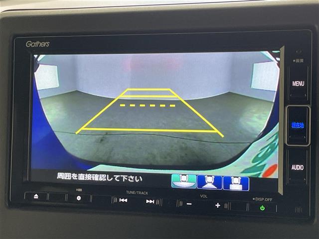 【バックカメラ】駐車時に後方がリアルタイム映像で確認できます。大型商業施設や立体駐車場での駐車時や、夜間のバック時に大活躍！運転スキルに関わらず、今や必須となった装備のひとつです！