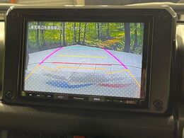 【バックカメラ】駐車時に後方がリアルタイム映像で確認できます。大型商業施設や立体駐車場での駐車時や、夜間のバック時に大活躍！運転スキルに関わらず、今や必須となった装備のひとつです！