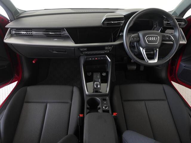 Audiのインテリアはエクステリア同様、優れたデザイン性とクオリティ、そして機能性を兼ね備えております。