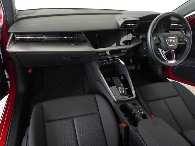 Audiのインテリアはエクステリア同様、優れたデザイン性とクオリティ、そして機能性を兼ね備えております。