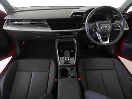 Audiのインテリアはエクステリア同様、優れたデザイン性とクオリティ、そして機能性を兼ね備えております。