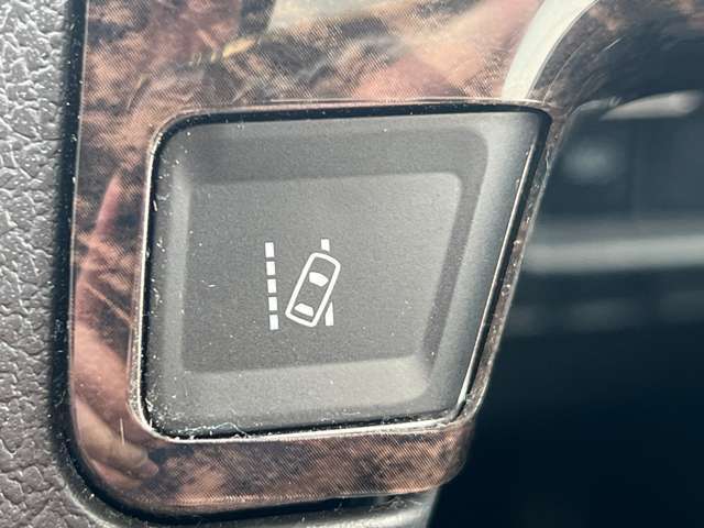 【運転席操作部】快適なドライブを楽しむための機能が装備されています！運転席から触れるので、使いやすいです！除菌プランいれていただくと、さらに清潔で安心していただけます！