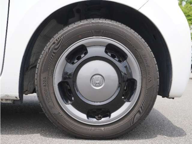 【ホイールキャップ】車に良く似合う純正ホイールキャップが装備されています。ノーマルタイヤ、スタッドレスタイヤもホンダカーズ総社にお任せください。