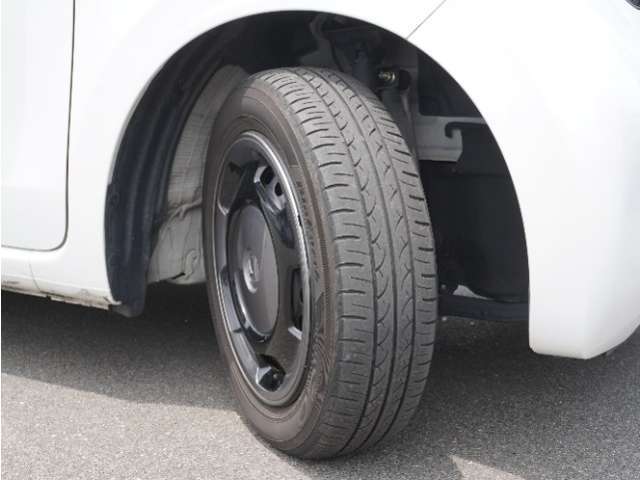 【ホイールキャップ】車に良く似合う純正ホイールキャップが装備されています。ノーマルタイヤ、スタッドレスタイヤもホンダカーズ総社にお任せください。