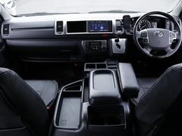 運転席回り☆ カスタムパーツ多数装着済みです♪