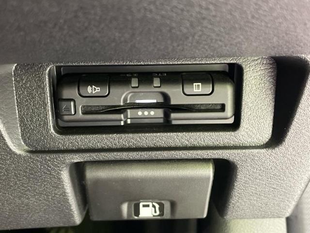 WECARSの展示場では実際に見て、触ってお車をお選びいただけます！知識の豊富な営業スタッフが様々なカーライフをご提案いたします！