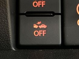 【スズキ　セーフティサポート】走行中に前方の車両等を認識し、衝突しそうな時は警報とブレーキで衝突回避と被害軽減をアシスト。より安全にドライブをお楽しみいただけます。