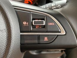 【アダプティブクルーズコントロール】高速道路での長距離走行が楽に！！自動で速度を保つクルーズコントロールが、衝突軽減システムと連携し、前方の車両を感知して車間を保つように速度調節してくれます！！