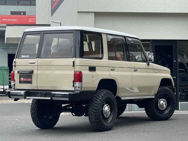 【後ろ】リアビュー！こんな車が前を走っていたら思わず連いて行きたくなりますね☆