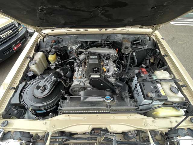 【エンジンルーム】全車クリーニング済み☆樹脂やホース類も艶出し施工しております！オイル交換等のメンテンアスや車検等のアフターフォローは当店にお任せください！