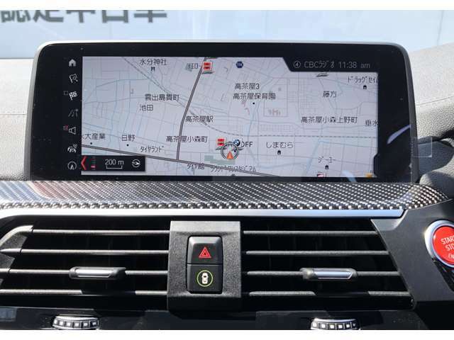 純正HDDナビゲーションでは大型ワイド液晶画面を採用。画面の見やすさは勿論、オーナーに代わって消耗品の管理など、車両のあらゆる情報を表示します。iドライブを中心に操作方法は安全かつ的確に操作可能です。