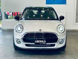 【正面】『外装：正面側』の画像になります。写真の内容に関してご不明点、ご質問等がございましたらお気軽にガリバー店舗までお問い合わせください。