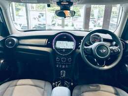 【インパネ全体】『インパネ全体』の画像になります。写真の内容に関してご不明点、ご質問等がございましたらお気軽にガリバー店舗までお問い合わせください。