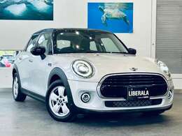 【右斜前】『外装：右斜前側』の画像になります。写真の内容に関してご不明点、ご質問等がございましたらお気軽にガリバー店舗までお問い合わせください。