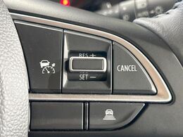 【アダプティブクルーズコントロール】高速道路での長距離走行が楽に！！自動で速度を保つクルーズコントロールが、衝突軽減システムと連携し、前方の車両を感知して車間を保つように速度調節してくれます！！