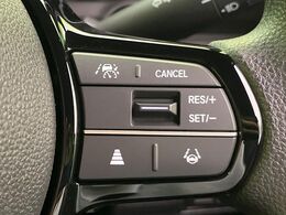 【アダプティブクルーズコントロール】高速道路での長距離走行が楽に！！自動で速度を保つクルーズコントロールが、衝突軽減システムと連携し、前方の車両を感知して車間を保つように速度調節してくれます！！