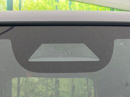 【ホンダセンシング】走行中に前方の車両等を認識し、衝突しそうな時は警報とブレーキで衝突回避と被害軽減をアシスト。より安全にドライブをお楽しみいただけます。